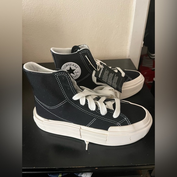 Converse - Picture 2 of 7